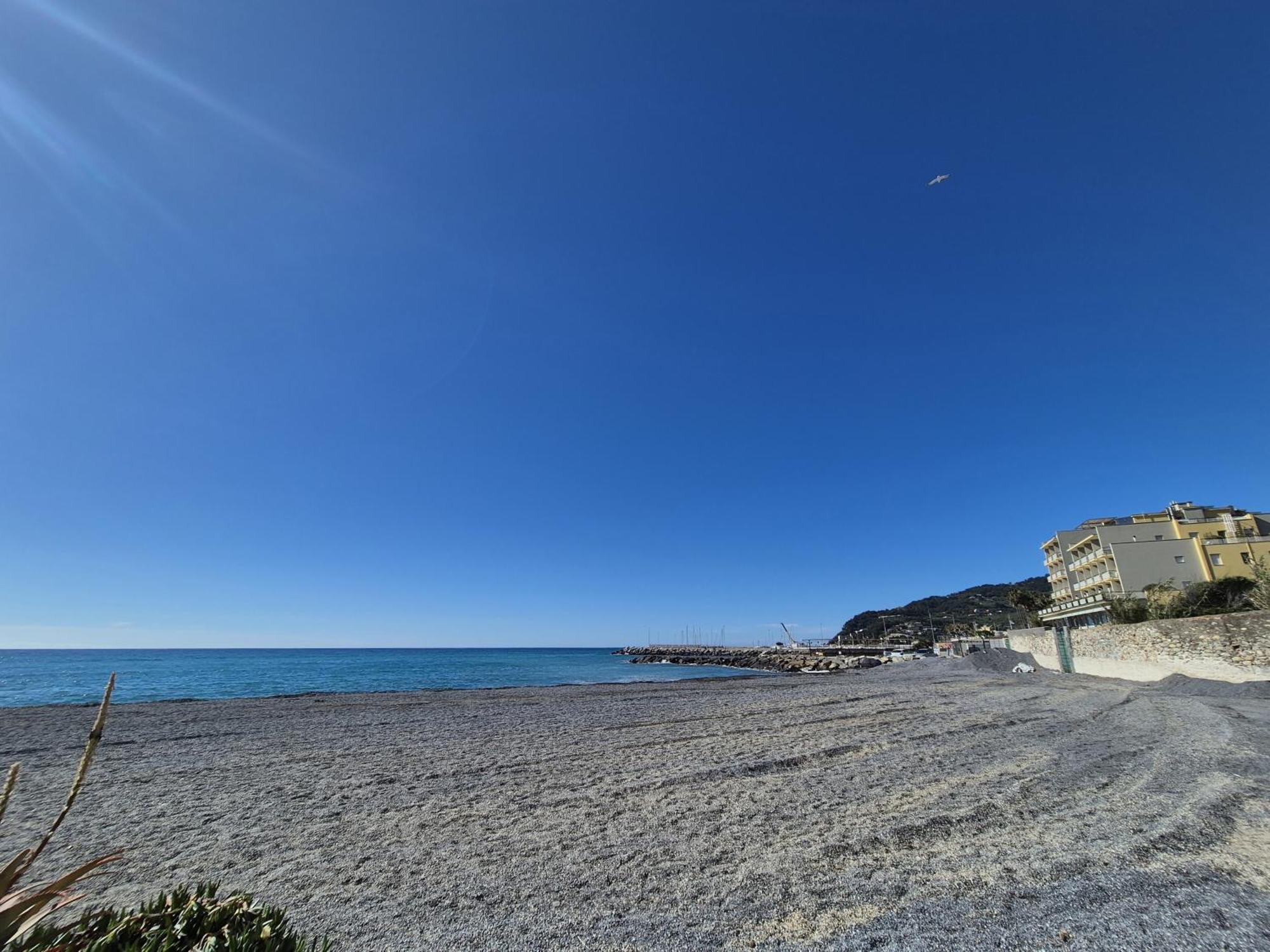 25Trilocale Vista Mare E Spiaggia Amazzonia Style Diano Marina Exterior foto